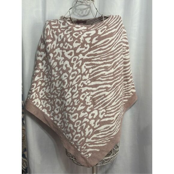 Beautiful Barefoot Dreams CozyChic Ultra Lite Ocean Breeze Poncho One Size Plus - Picture 3 of 6